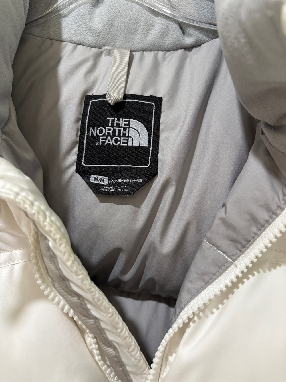 The North Face Women's White Puffy Jacket With Embroidery Sz M - Picture 6 of 15